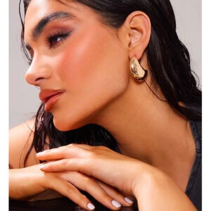 PrettyLittleThing Gold Chainmail Statement Stud Earrings NWT